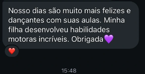 Print anonimizado: Nossos dias são muito mais felizes e dançantes com suas aulas. Minha filha desenvolveu habilidades motoras incríveis. Obrigada 💜